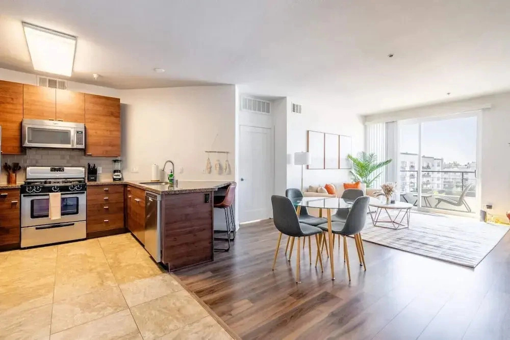Sleek Marina Den, Central, Gym, Pool, King Bed