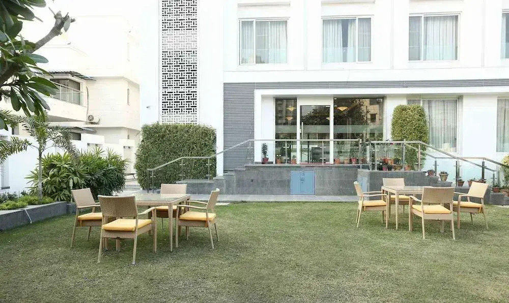 Treebo Premium Eden Residency Near Sec 29