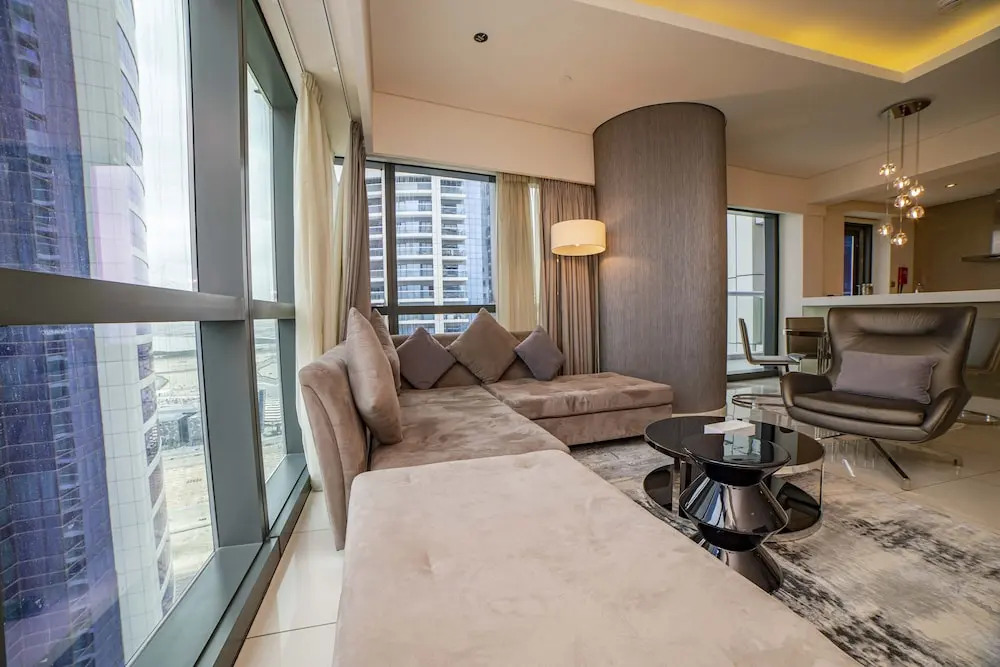 Luxury 2BR Apartment in Paramount Towers Business Bay