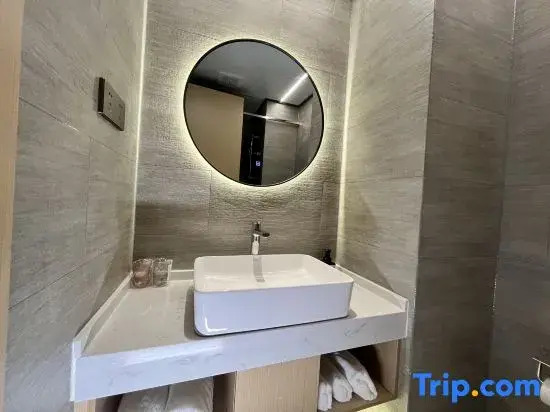 Tongbai Yun Hotel (Anqing Duxiu Avenue Greenland New Metropolis Branch)
