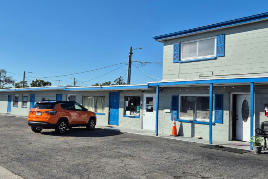 Base Motel By OYO South Tampa
