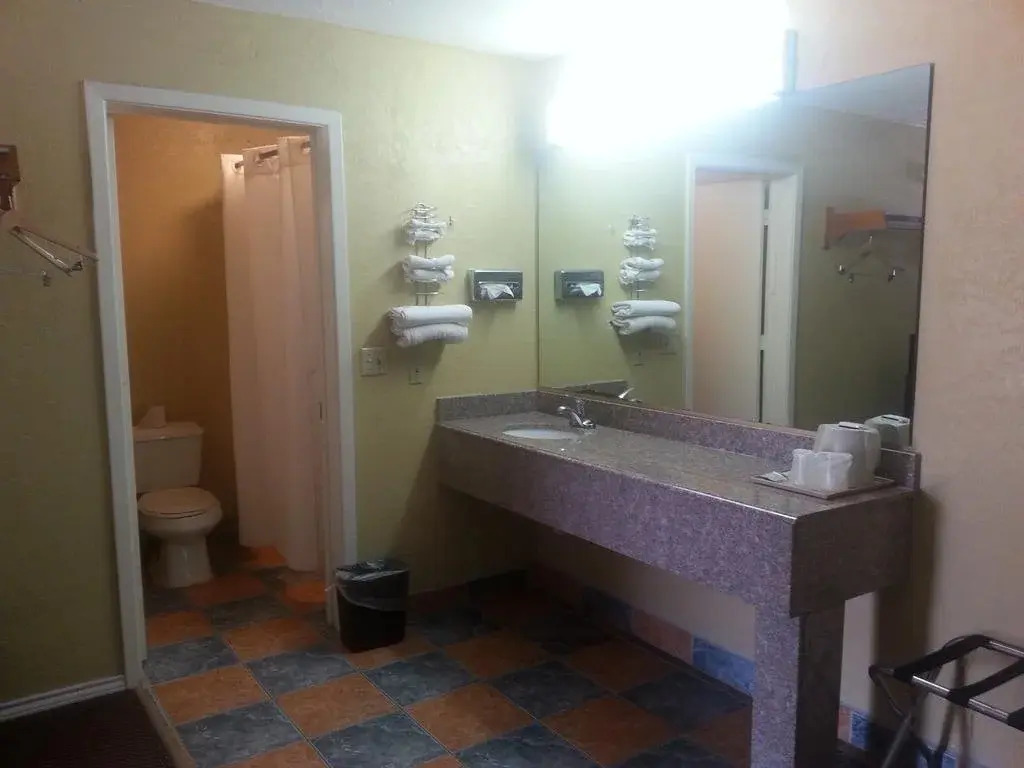 Travelers Inn