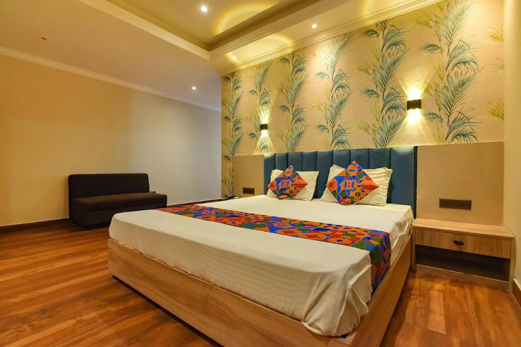 FabHotel Seventy Seven