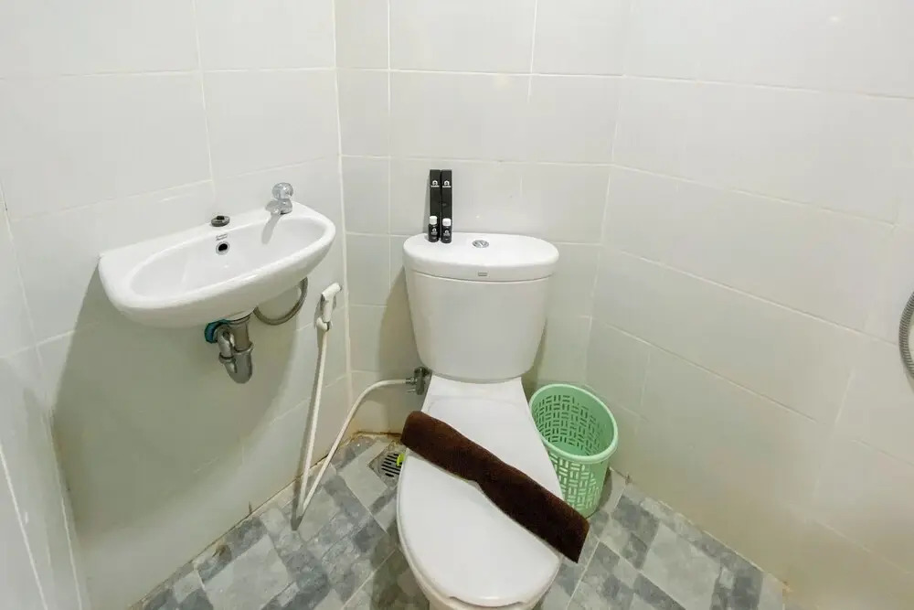 Nice and Cozy Studio at Amartha View Apartment By Travelio
