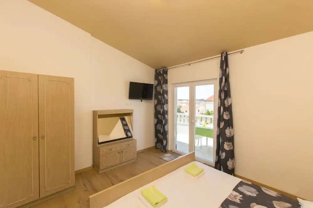 Apartments and Room Central Position