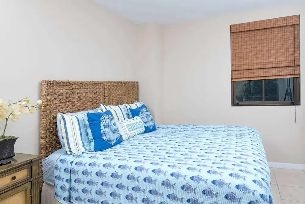 Dazzling end unit in Coco with extra windows and lots of light sleeps 8