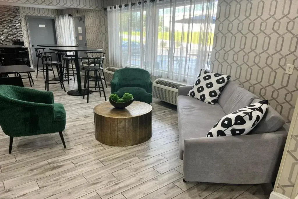 Clarion Pointe - Greensboro Coliseum Area