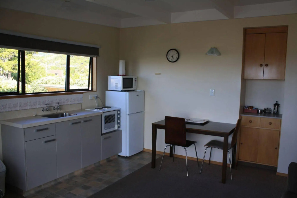 Pohara Beachfront Motel