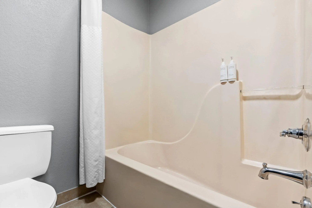Super 8 by Wyndham Farmington