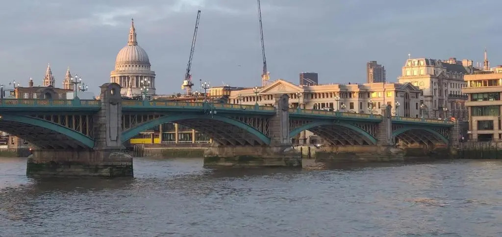 GRANGE City 2 Bed Modern Apartment by Tower Bridge London Bridge