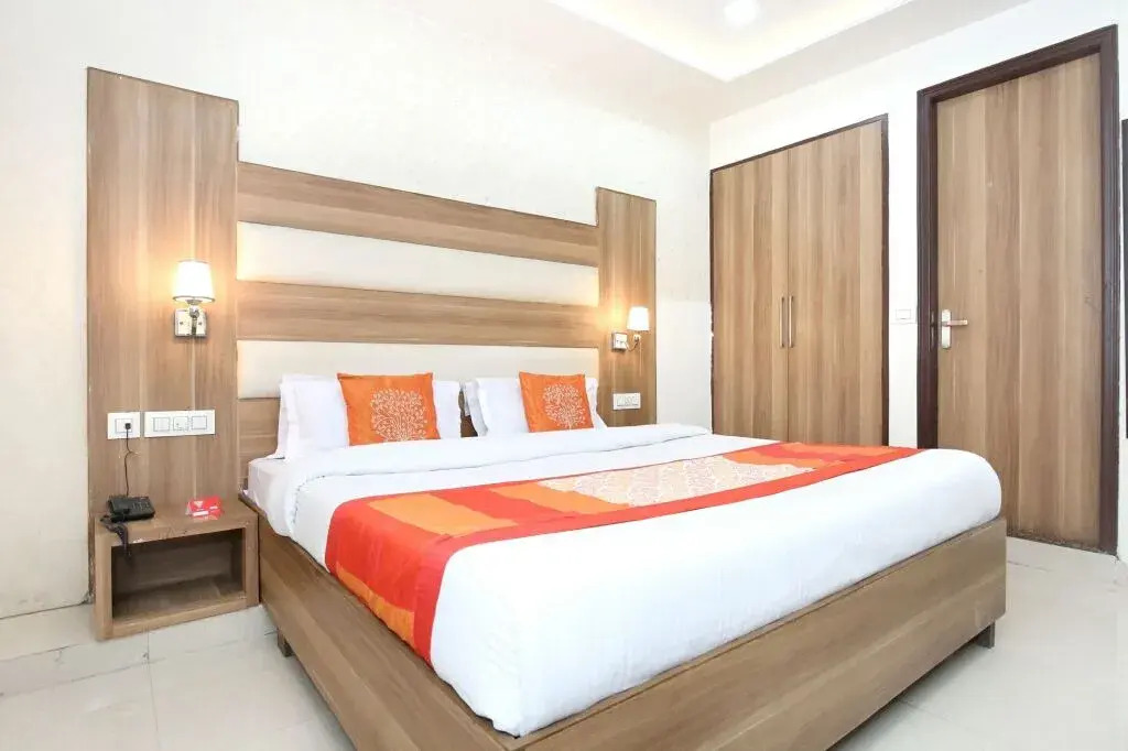 OYO 10940 Hotel Waves