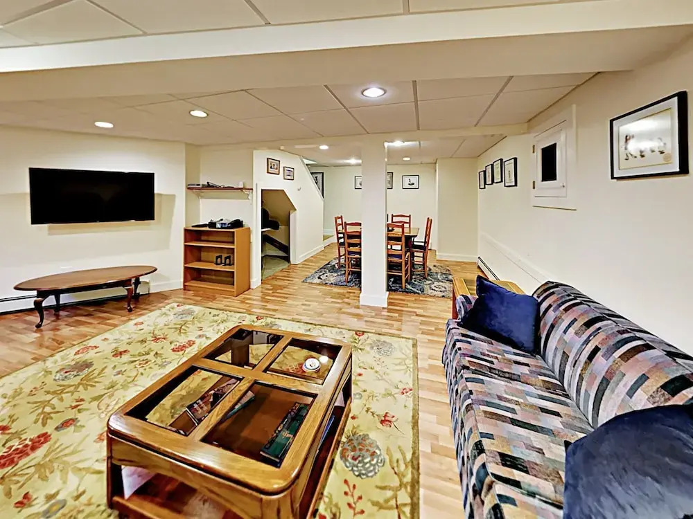 Family-friendly 3br, Steps To Long Pond 3 Bedroom Home