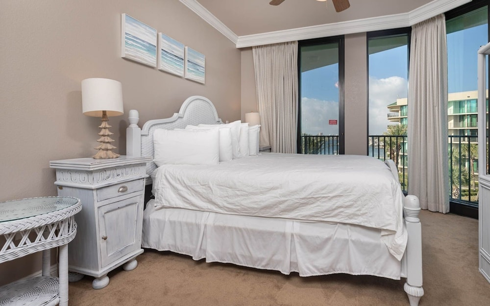 Phoenix On The Bay 1332 3 Bedroom Condo