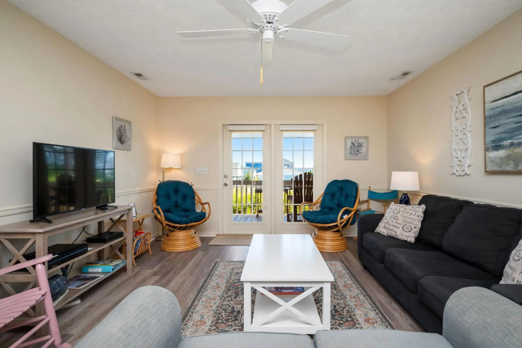Pelican Palace by Oak Island Accommodations