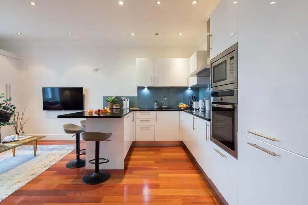 The Kensington Gardens - Modern & Bright 2BDR Flat