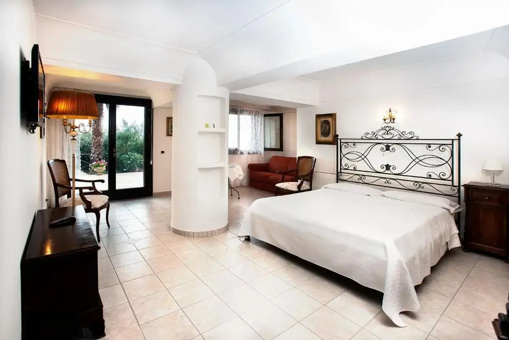 Villa Le Suites Sul Golfo Di Taormina,con piscina infinity a strapiombo sul mare