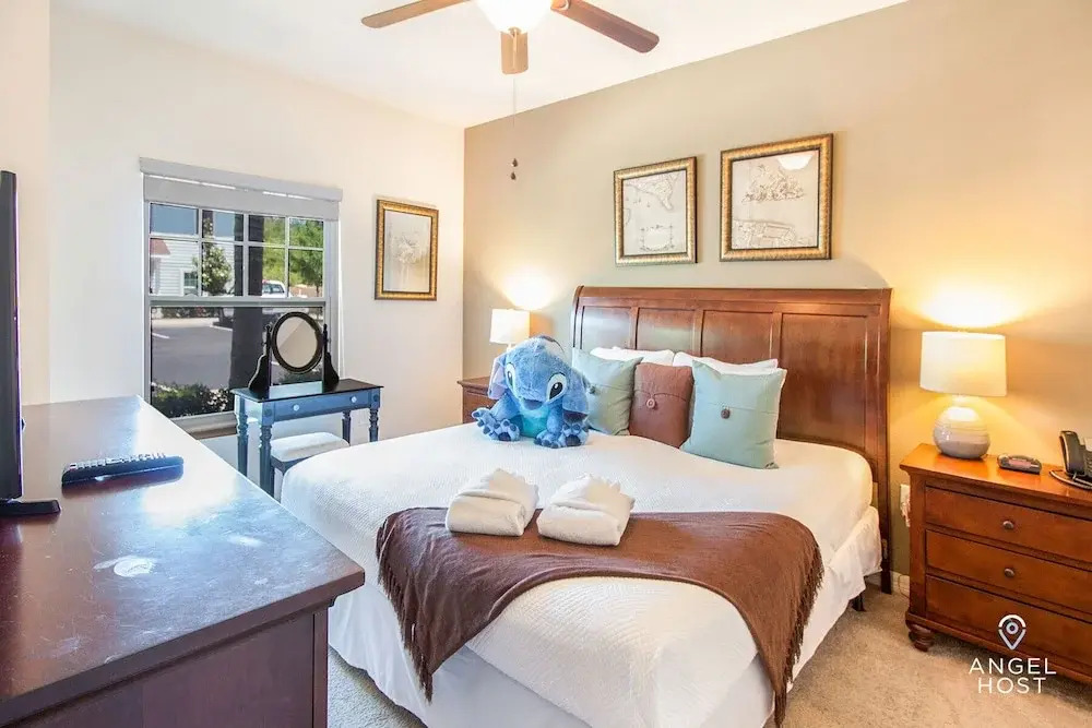 Unique Inspiration-themed Townhome Near Disney!
