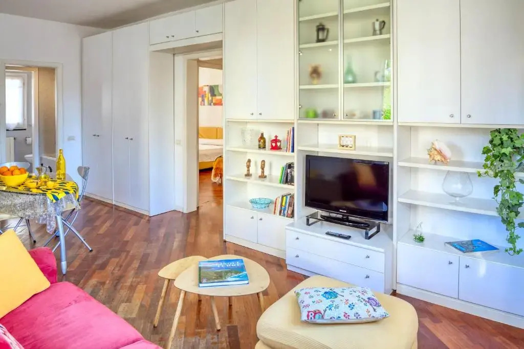 RAFFAELLA House