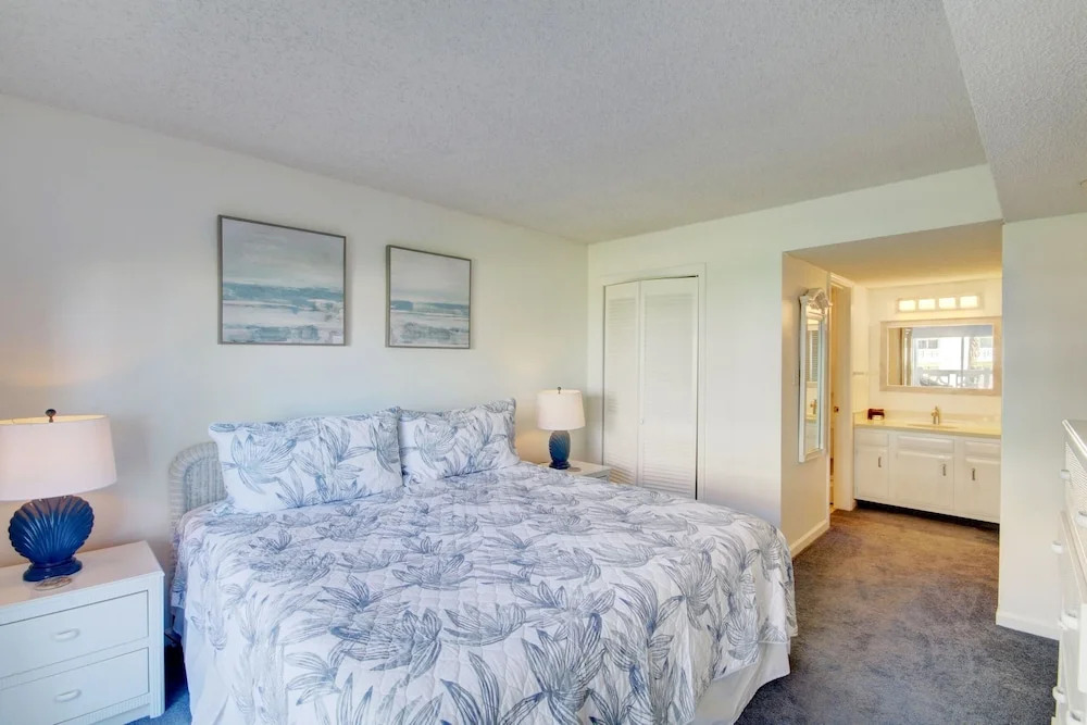 328 El Matador 2 Bedroom Condo by RedAwning