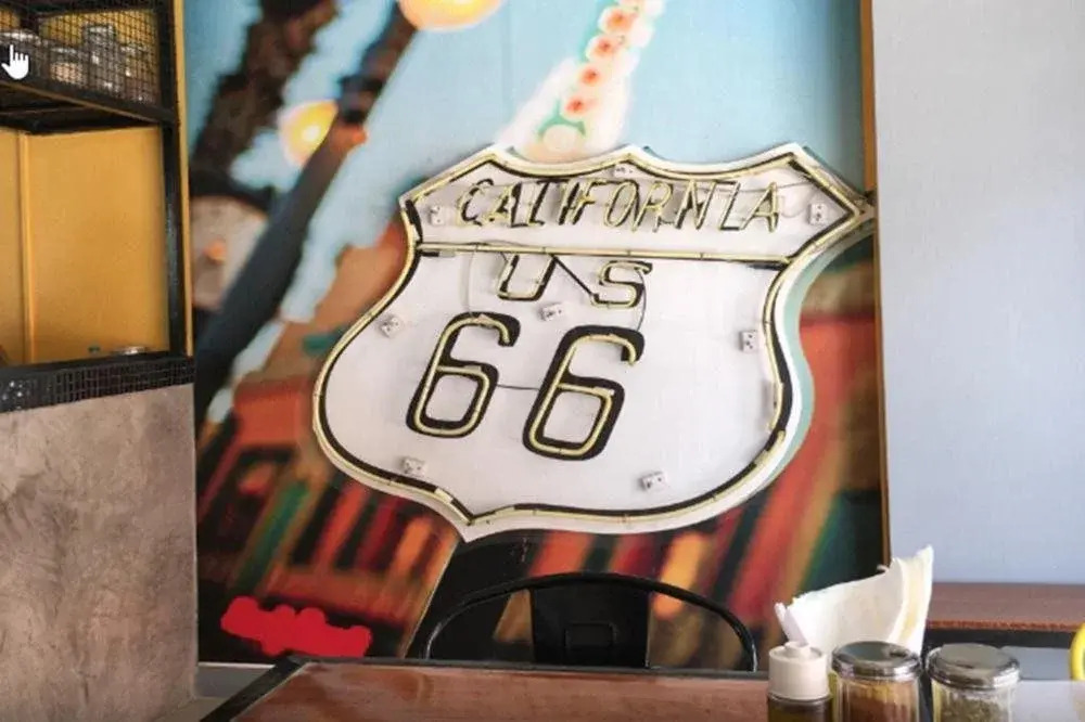 California Wings and Pizza Hotel