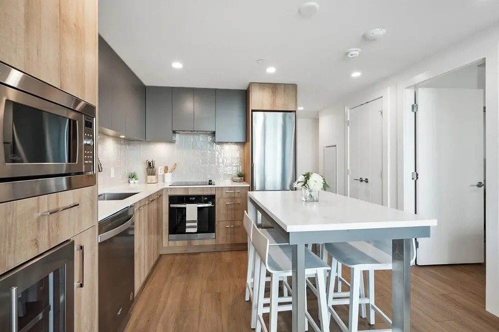 AQUA Corner Unit w Amazing View 614