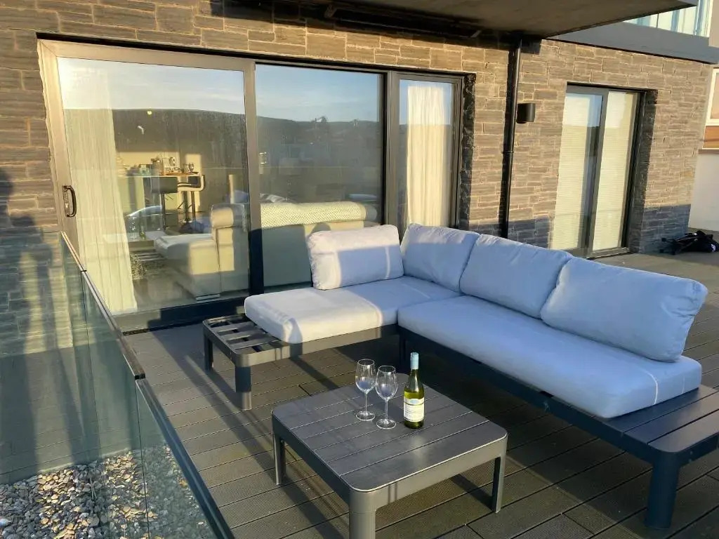 The North Cove, 20m to the Sea, Modern Apartment