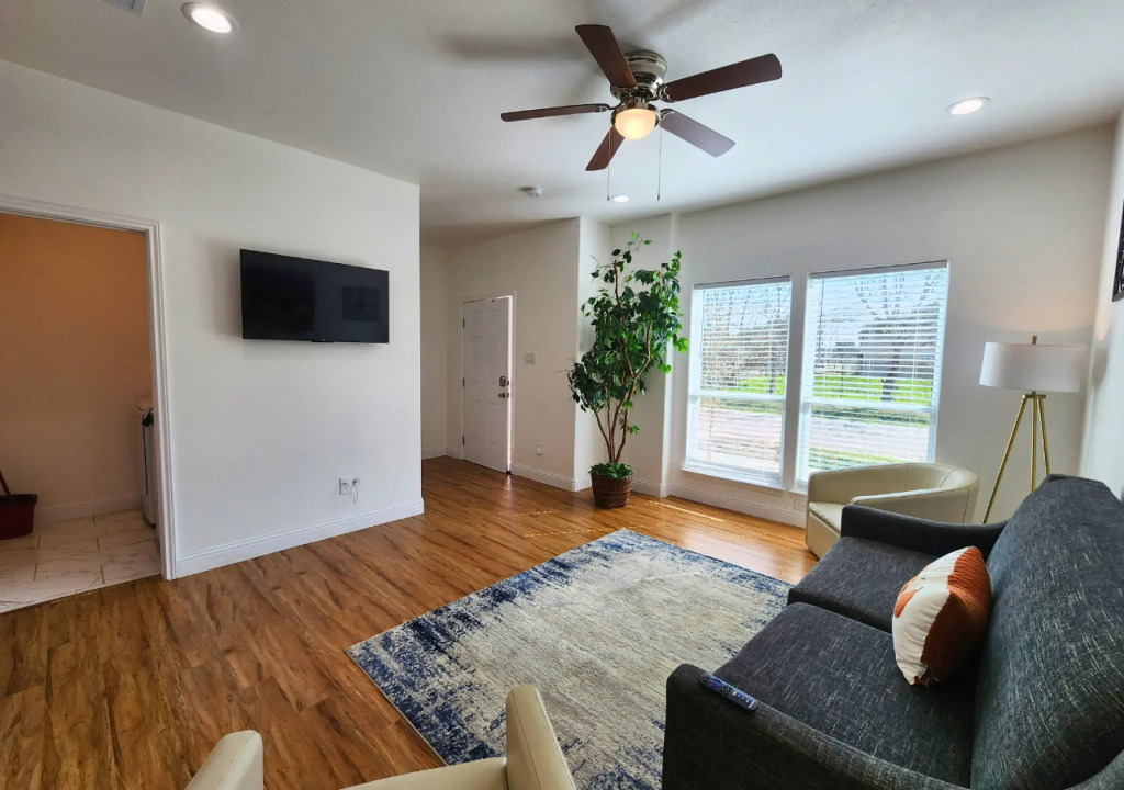 Modern 3 Bedroom Retreat in Pearland