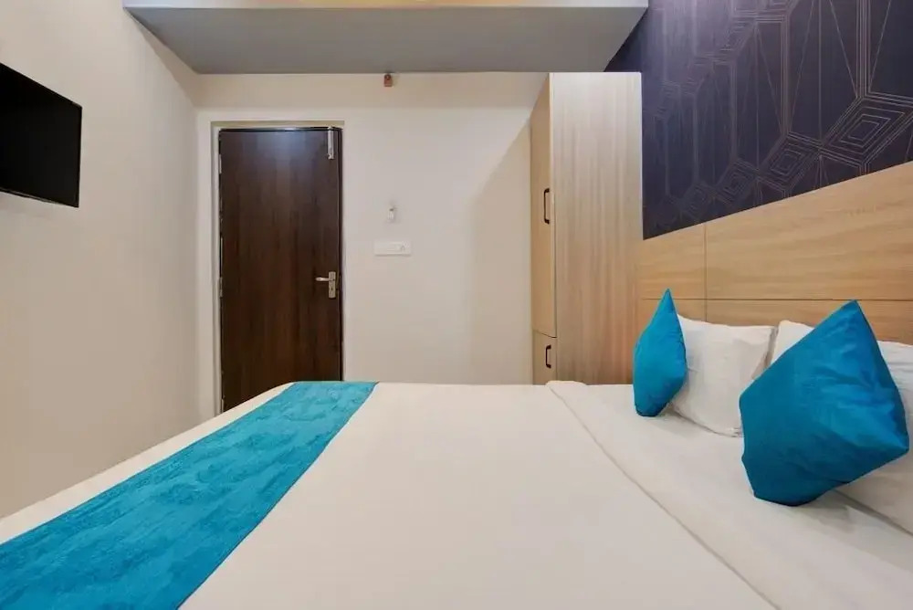 iROOMZ Botanica Luxury Living Space