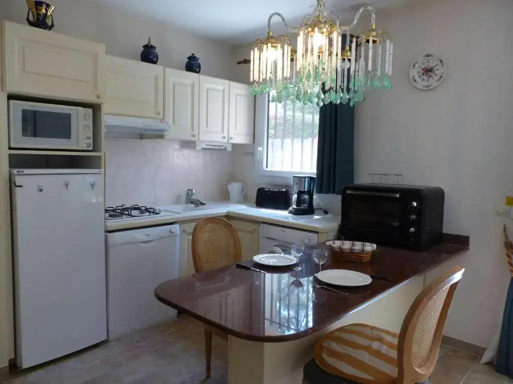 Appartement Le Lavandou, 2 pièces, 4 personnes - FR-1-308-115