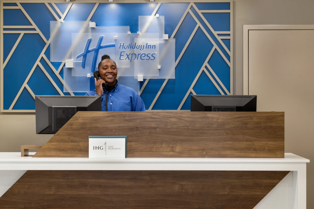 Holiday Inn Express & Suites Evansville Downtown