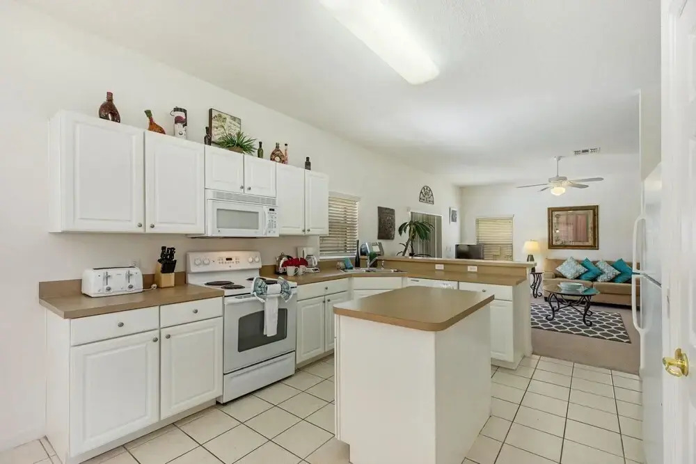 Stunning 4 bed Villa With South Facing Pool and spa With no Immediate Rear Neighbors Overlooking Conservation - 379