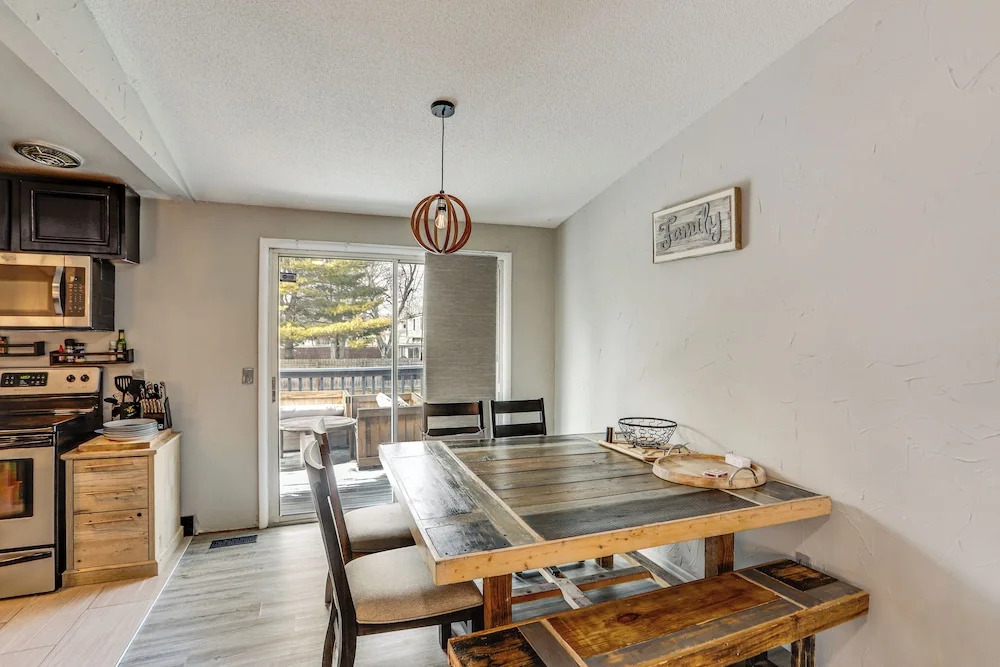 6 Mi to Dtwn Toledo! Family-friendly Haven w/ Deck