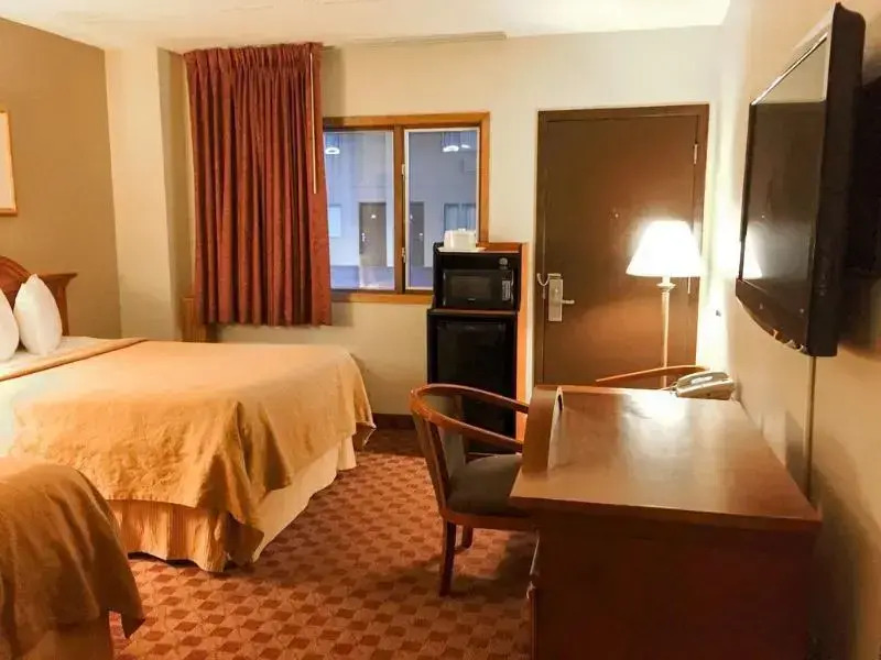 Badlands Inn & Suites