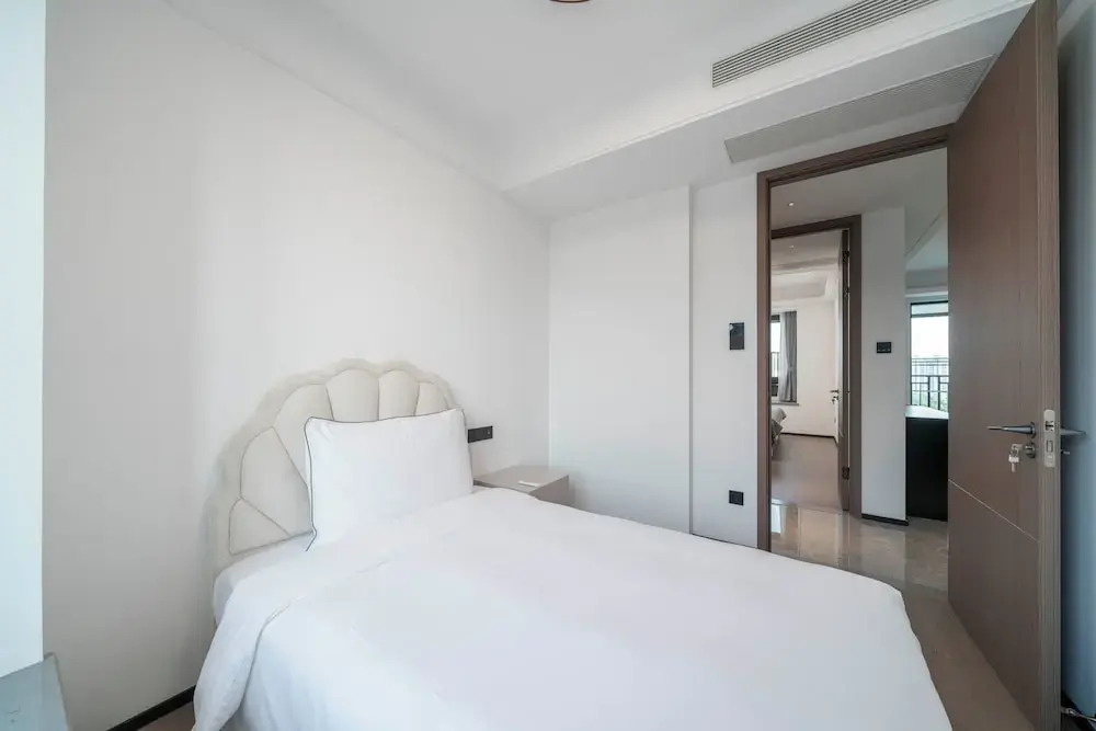 Tyms Hongqiao Deluxe 3BR 2BA APT