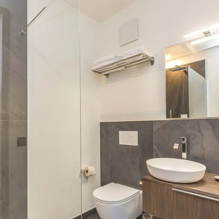 Icon H 309 Suite Micro-living