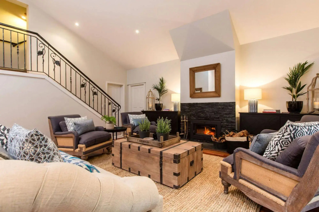 Mantons Creek Estate
