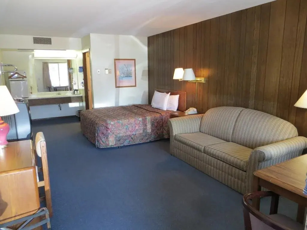 CoachLight Motel
