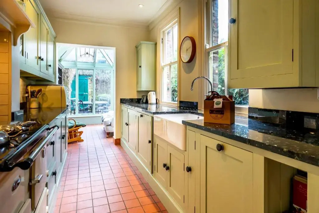 7 St Johns Crescent