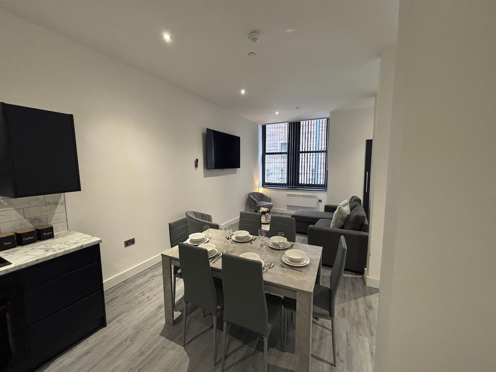 Cumberland Street Apartments by Happy Days