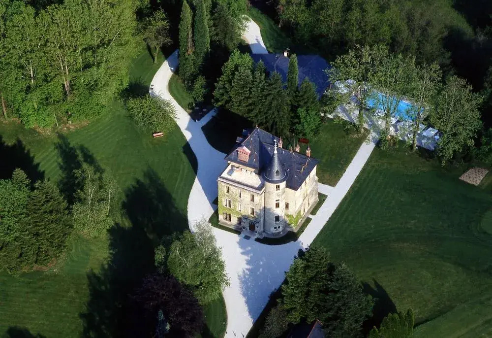 Château De La Tour Du Puits