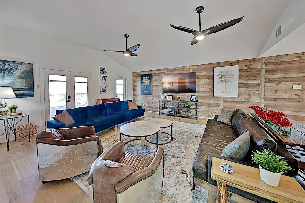 Chic Port A Escape W/ Big Balcony - Walk To Beach! 4 Bedroom Home