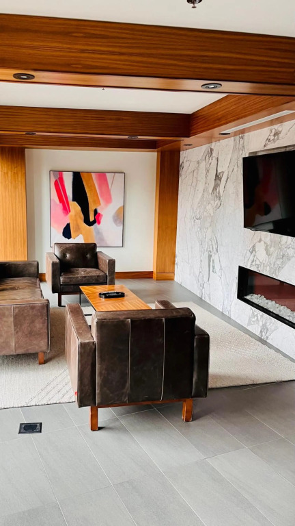 LUXURY DT, 2 Separate Bedrooms, Private Balcony, Full Kitchen, Gym