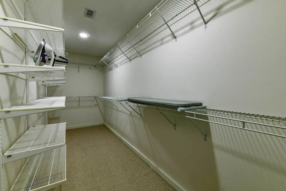Modern Houston Townhome: 5 Miles to Downtown!