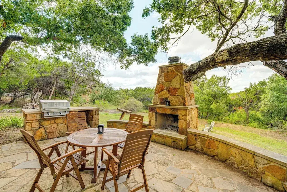 Scenic View! Lake Travis Cabin Near Wedding Venues