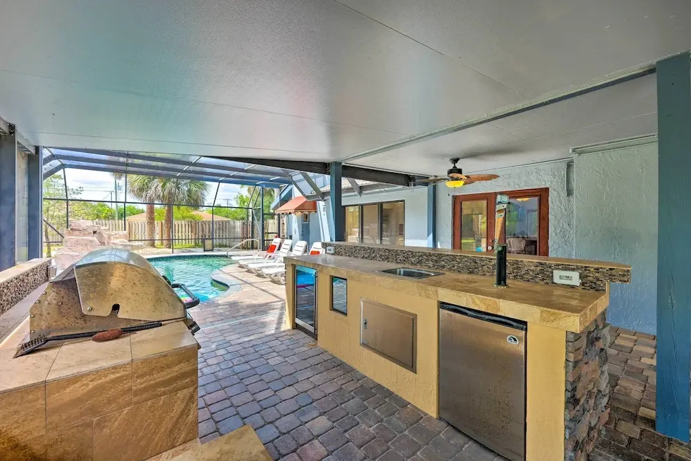 Lovely Palm Coast Retreat w/ Outdoor Kitchen