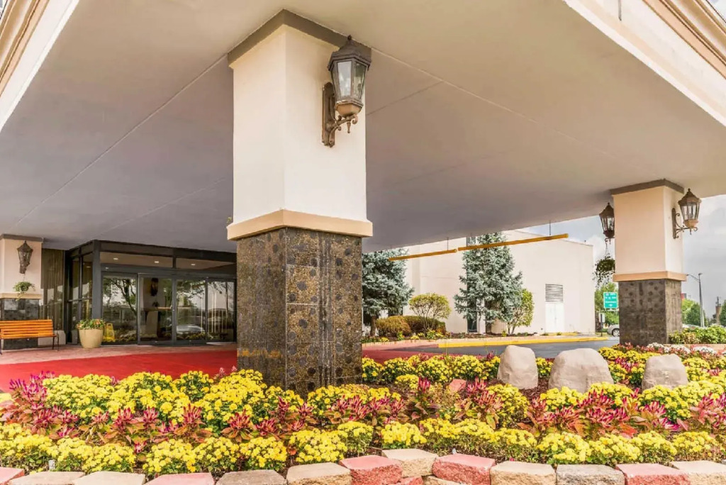 Clarion Hotel Airport