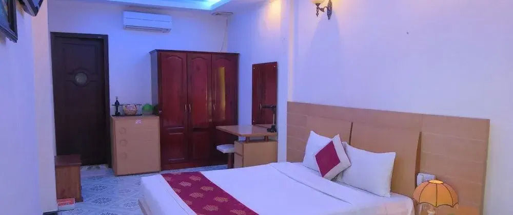 Khách sạn Dìn Ký Cổng Chào Bình Dương