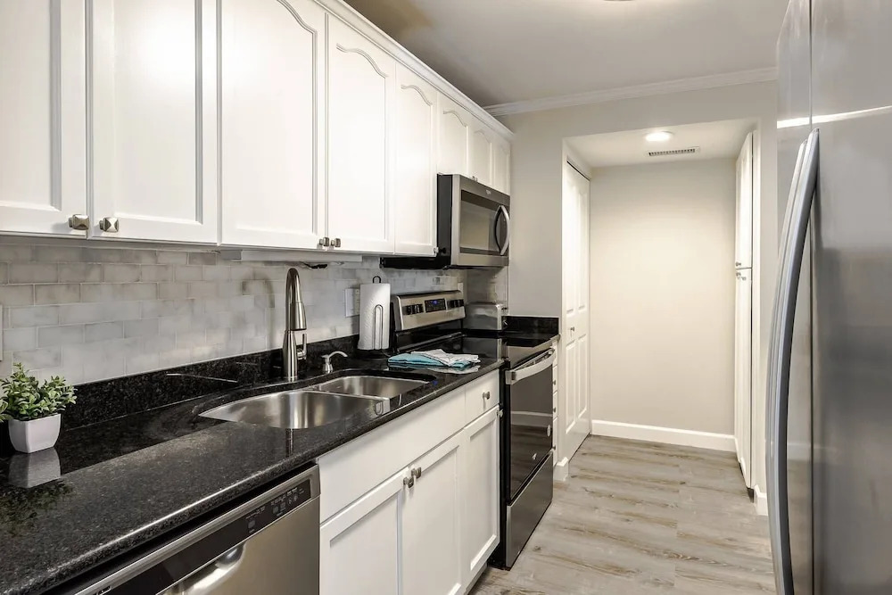 Harbor Towers 4th Fl Pool & Bay Views End Unit