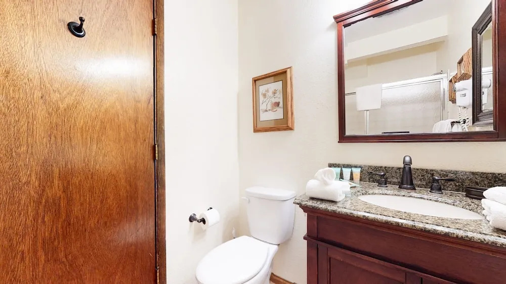 Horizons 4 188 Cozy Condo with Great Complex Amenities, On the Shuttle Route by RedAwning