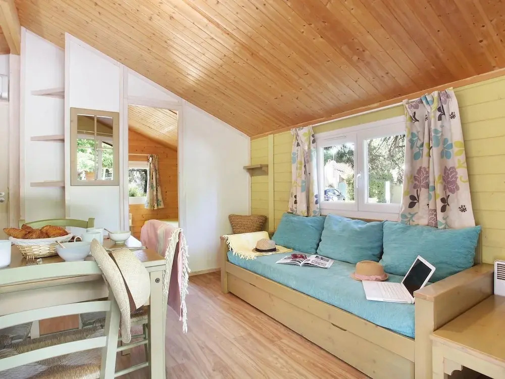 Pleasant chalet with covered terrace in beautiful surroundings